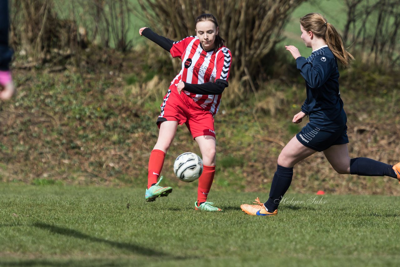 Bild 85 - C-Juniorinnen TSV Zarpen - TuS Tensfeld : Ergebnis: 2:1